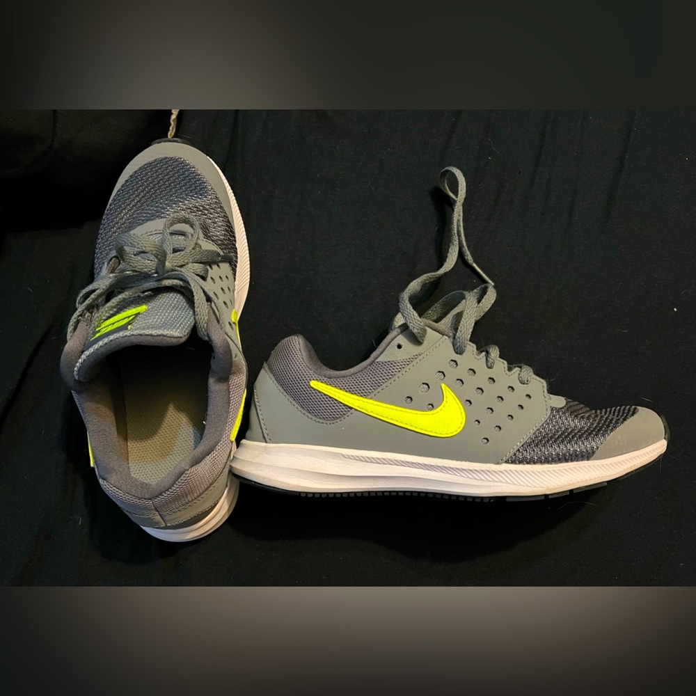 Nike girls shoes